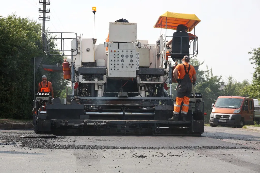 Nauja asfalto klojimo mašina jau darbuojasi