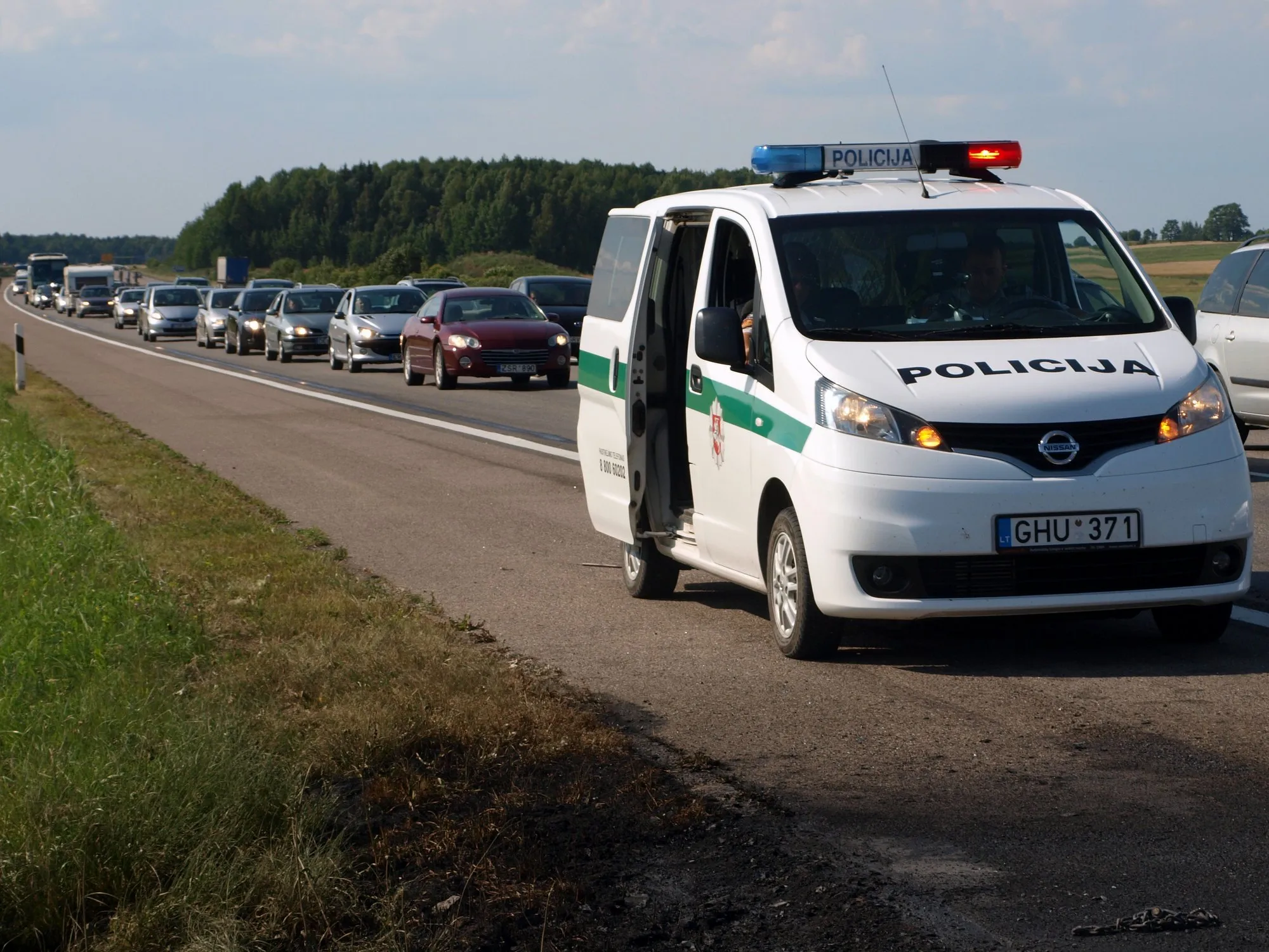 Magistralėje sudegė automobilis