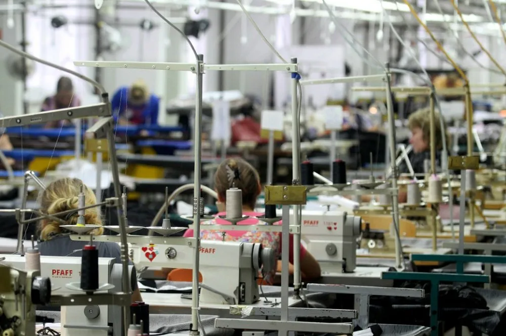 Premjeras aplankė lengvosios pramonės įmones