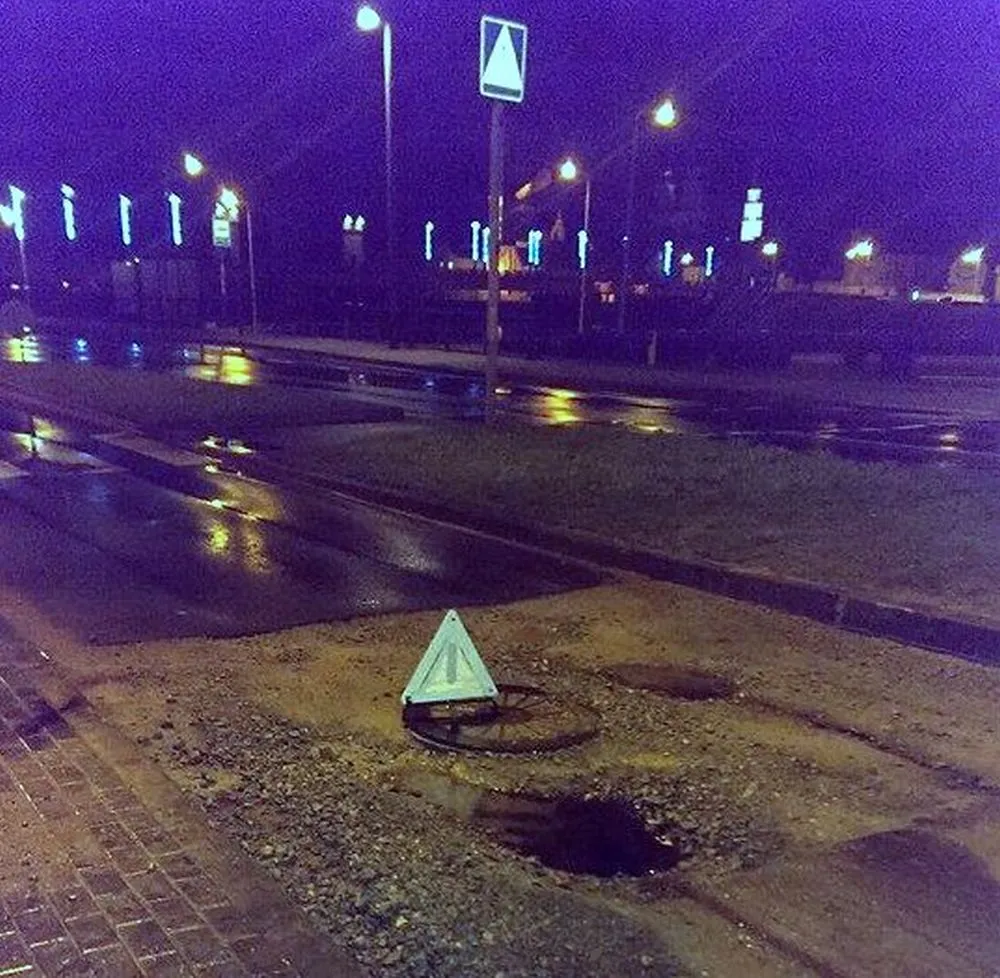 Remontininkų palikta nepažymėta duobė