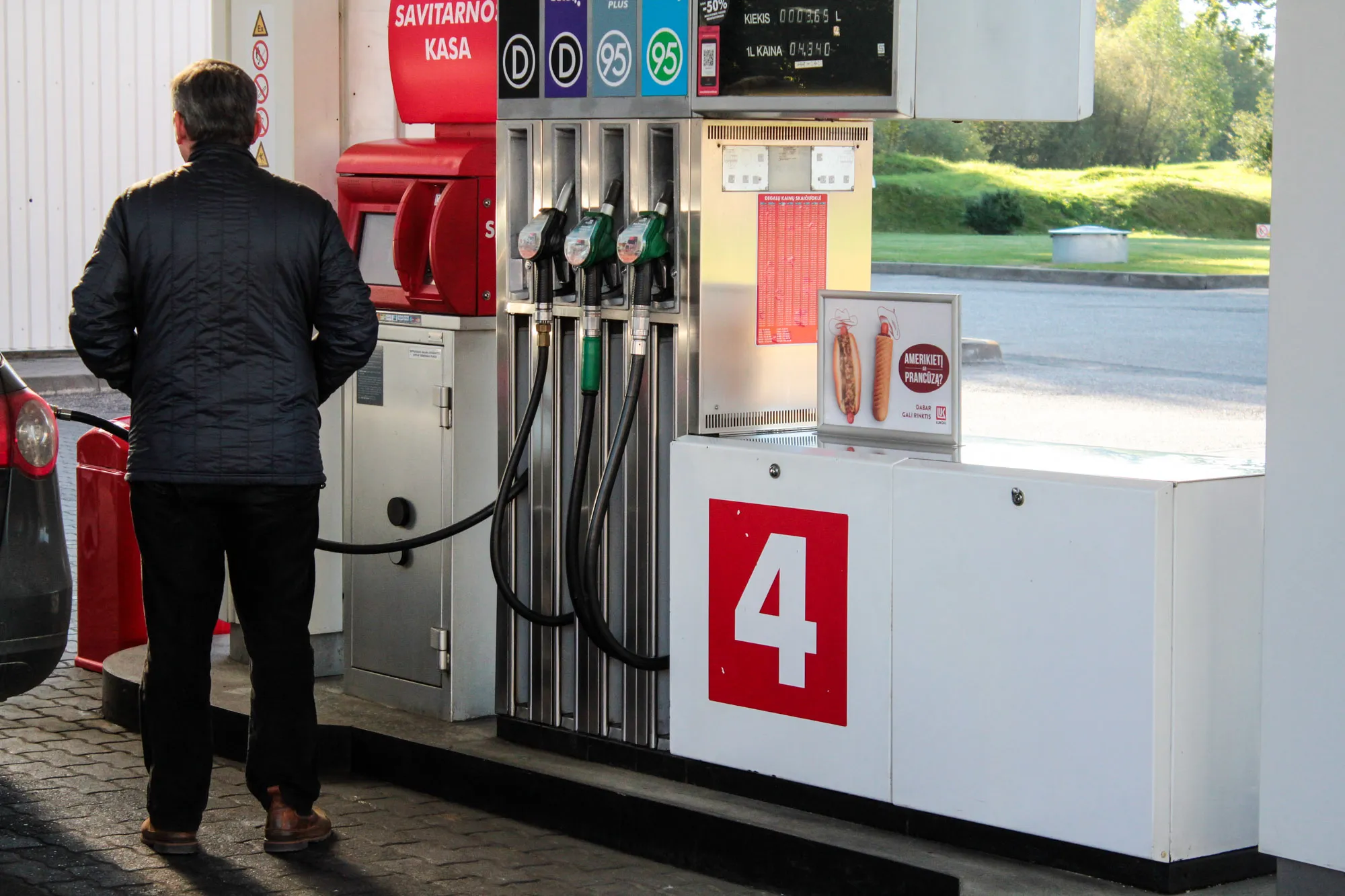 Degalinės pasiūlys pigesnio benzino