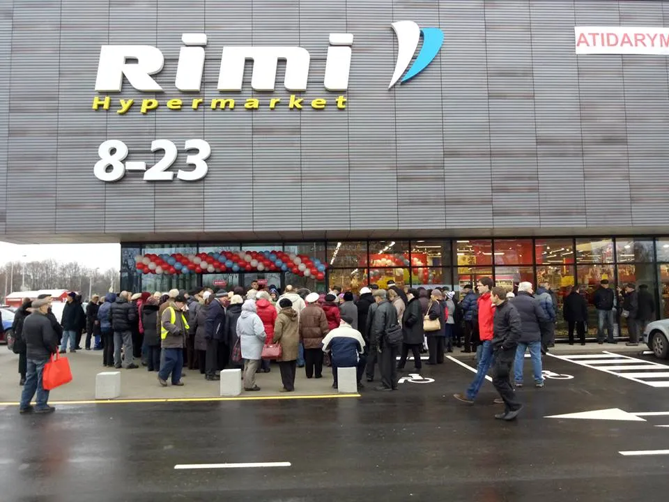 Kauniečiai sugūžėjo į naujo prekybos centro atidarymą