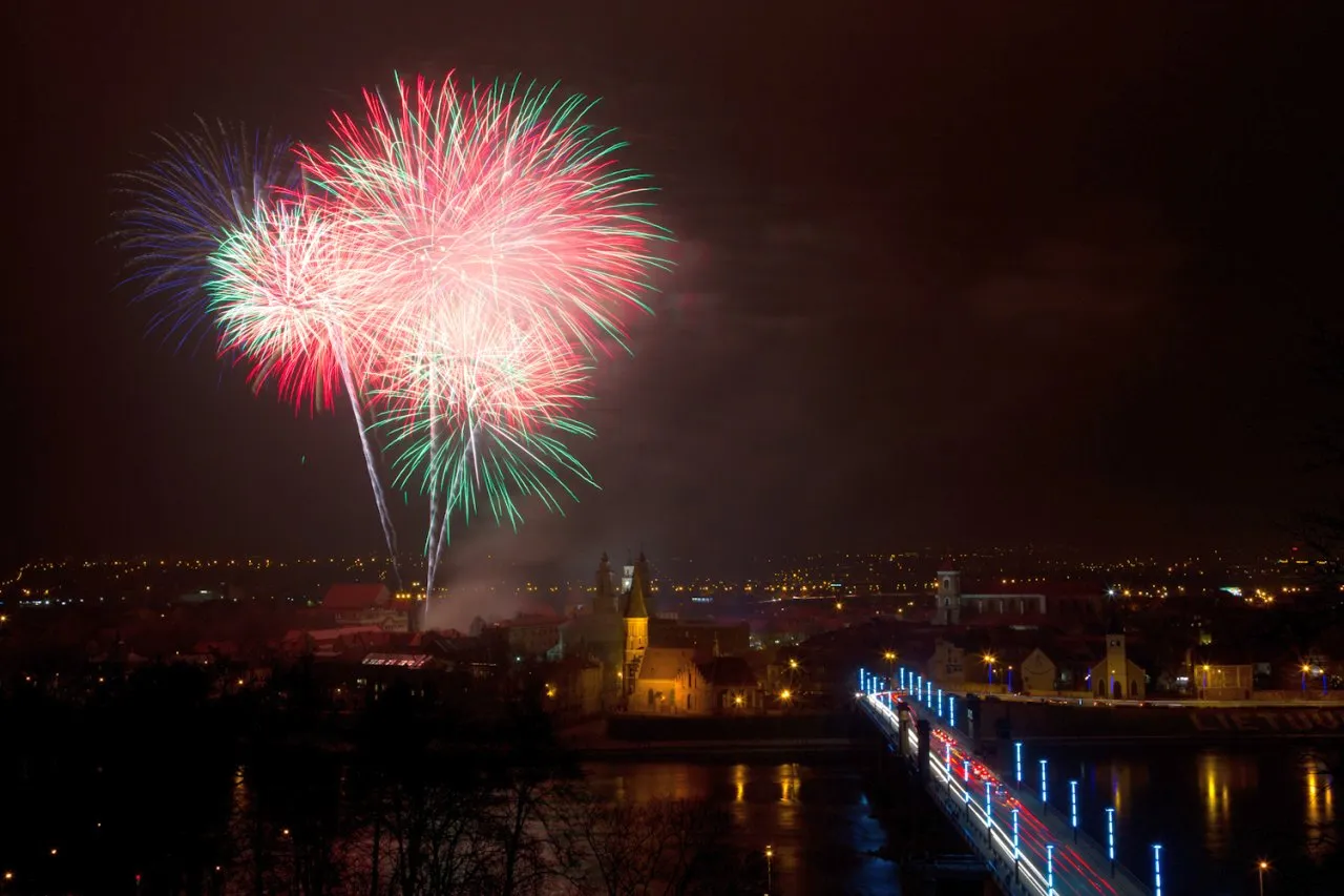Fejerverkai stebint nuo Aleksoto apžvalgos aikštelės