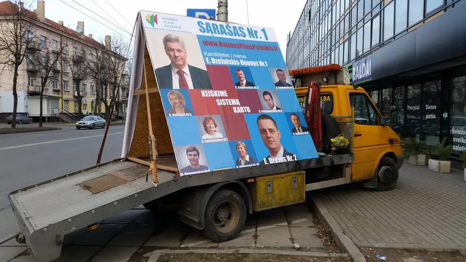 Įstatymus pažeidžianti politinė reklama