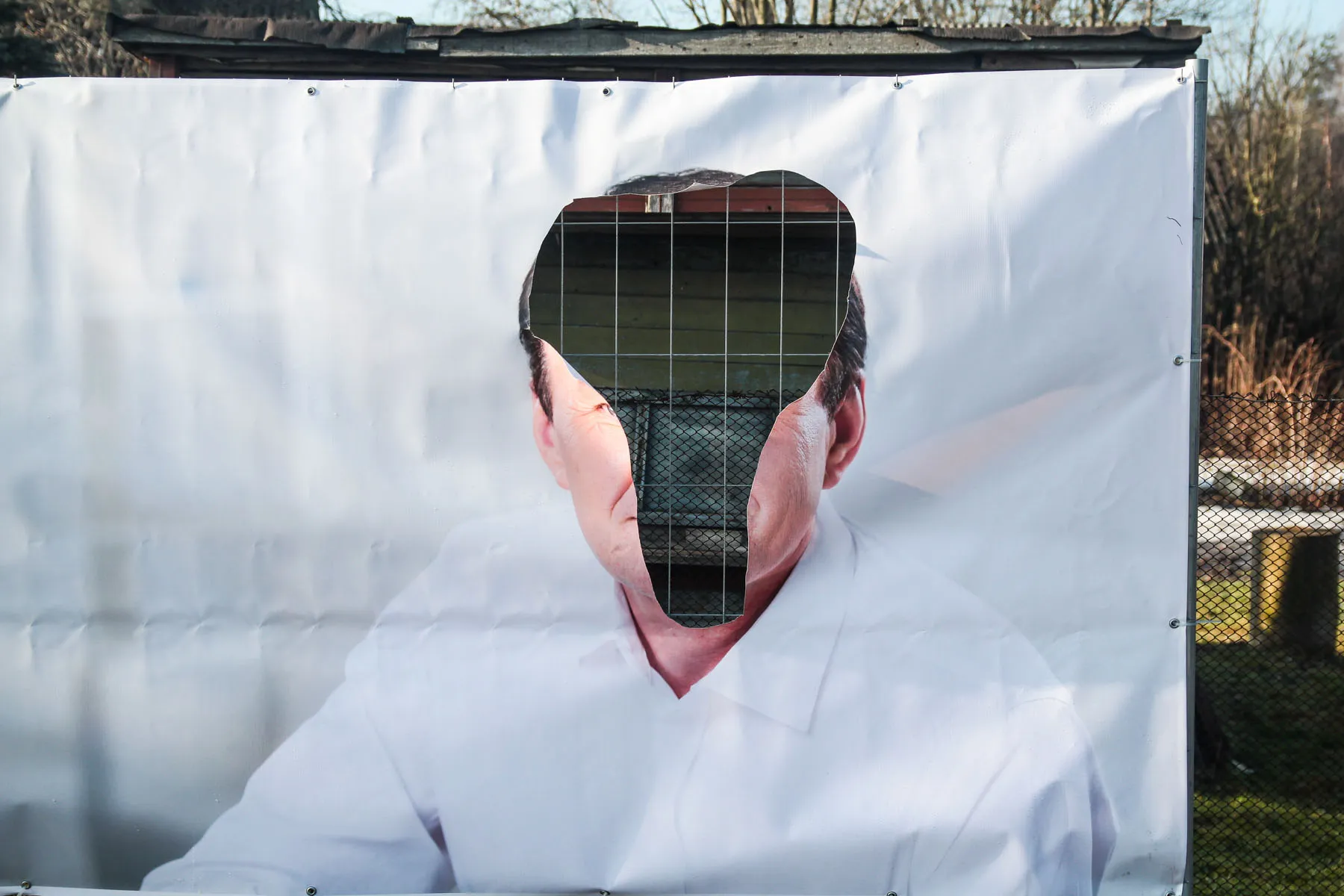 Konkurentai politikus paverčia beveidžiais