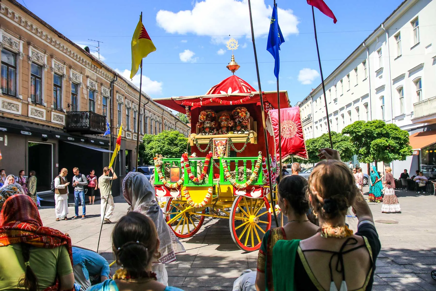 Laisvės alėjoje riedėjo spalvota karieta