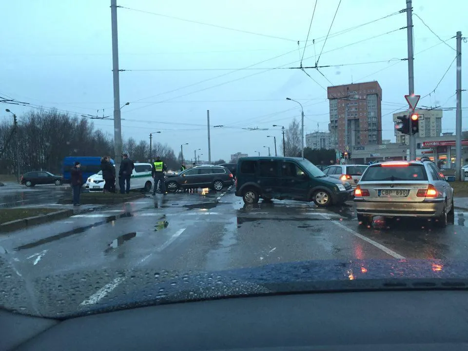 Avarija P. Lukšio ir S. Žukausko gatvių sankryžoje