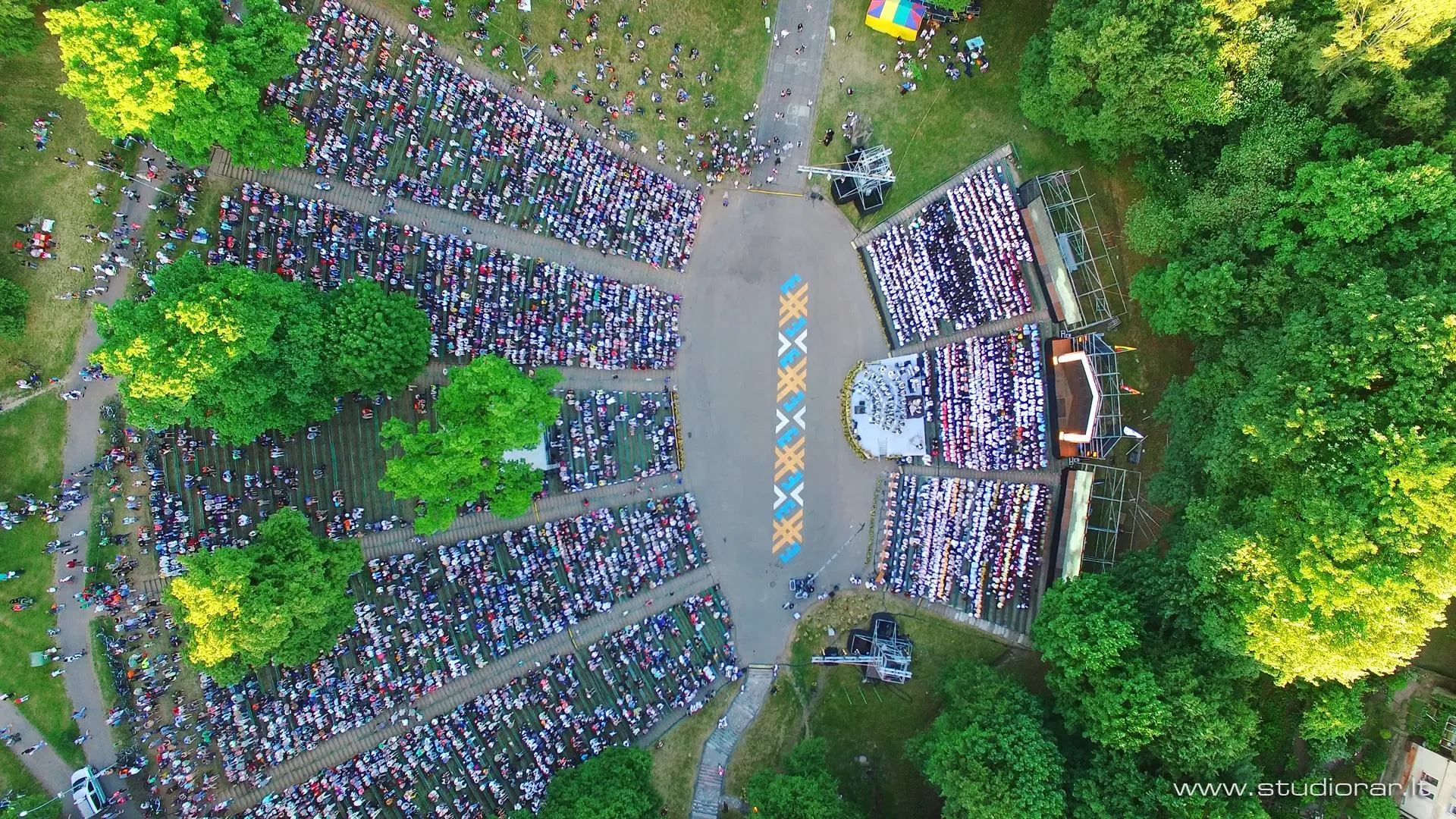 Dainų šventė iš paukščio skrydžio