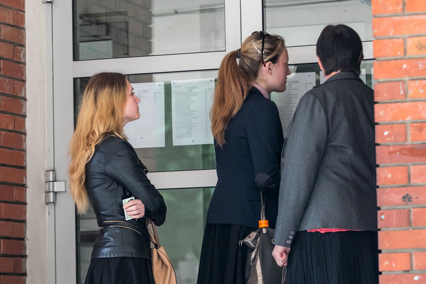 Mokiniai renkasi į matematikos egzaminą