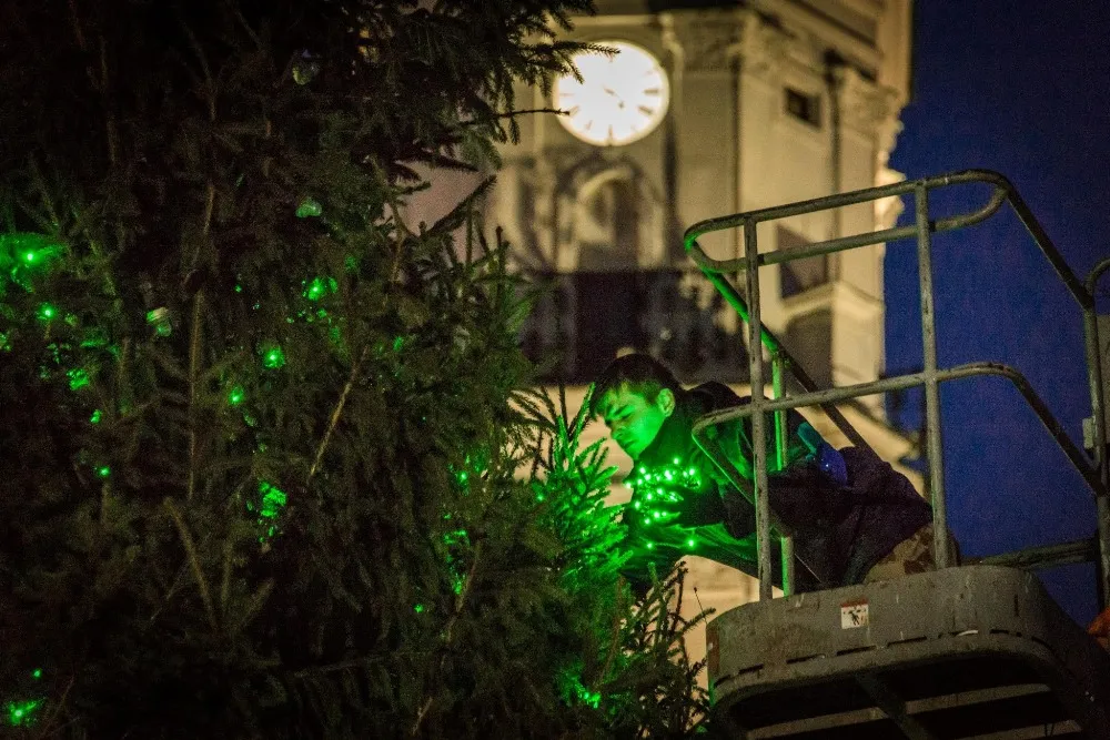 Rotušės eglutės puošimo darbai