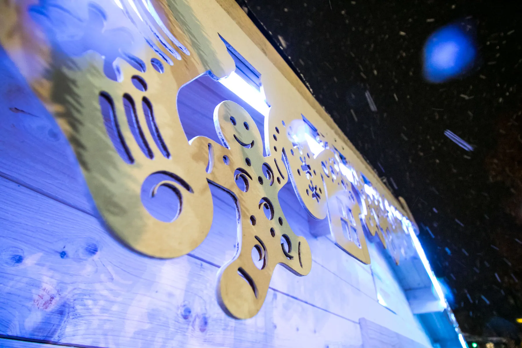 Kauno eglę papuošė sniegas