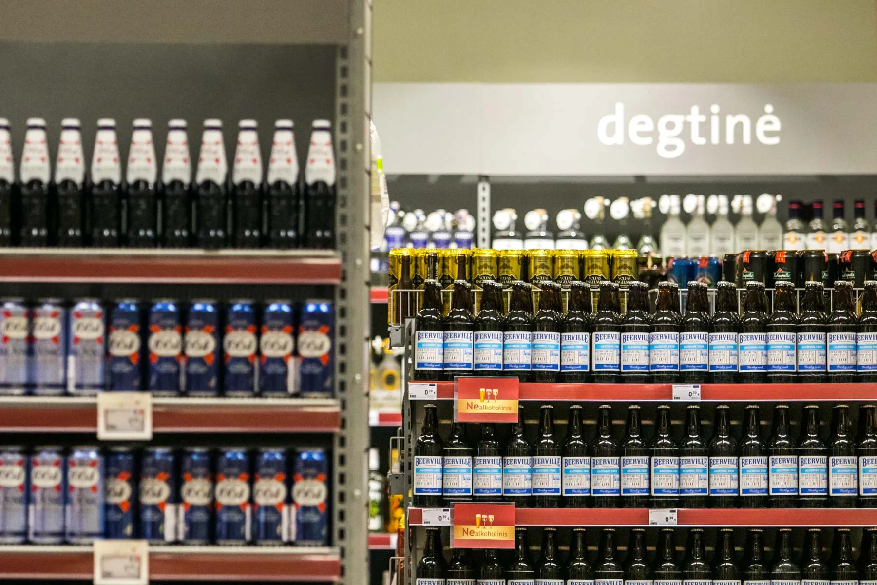 Alkoholis, alkoholiniai gėrimai parduotuvėje