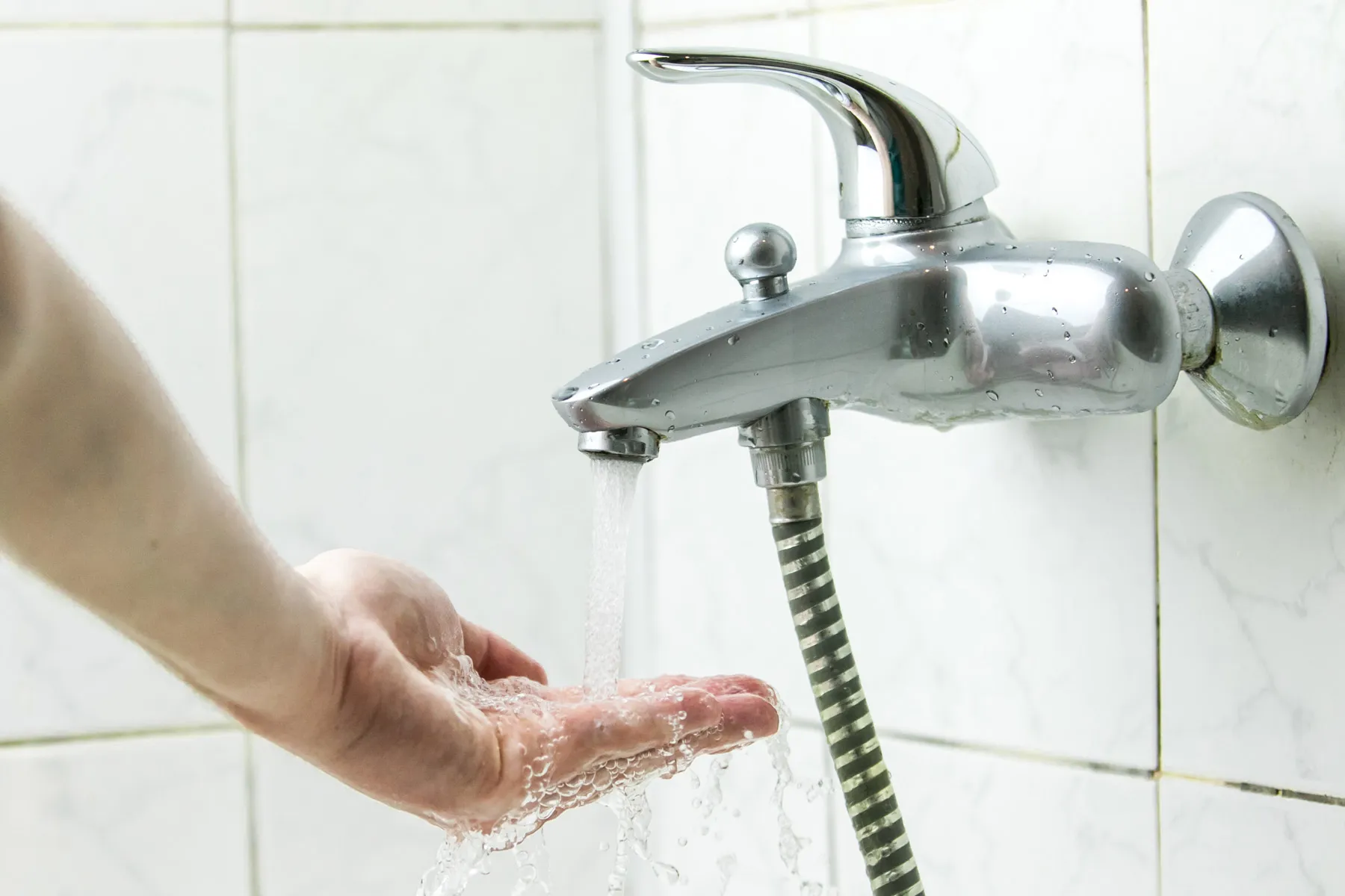 Vanduo iš krano, vandens kaina, vandens čiaupas