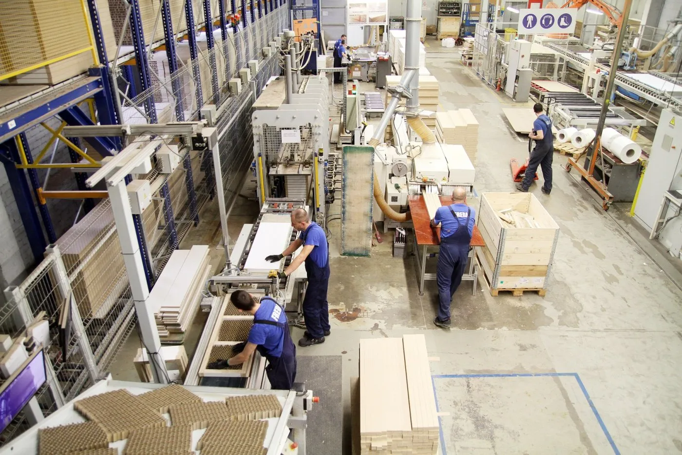 Įmonė Kaune, darbuotojai, darbininkai