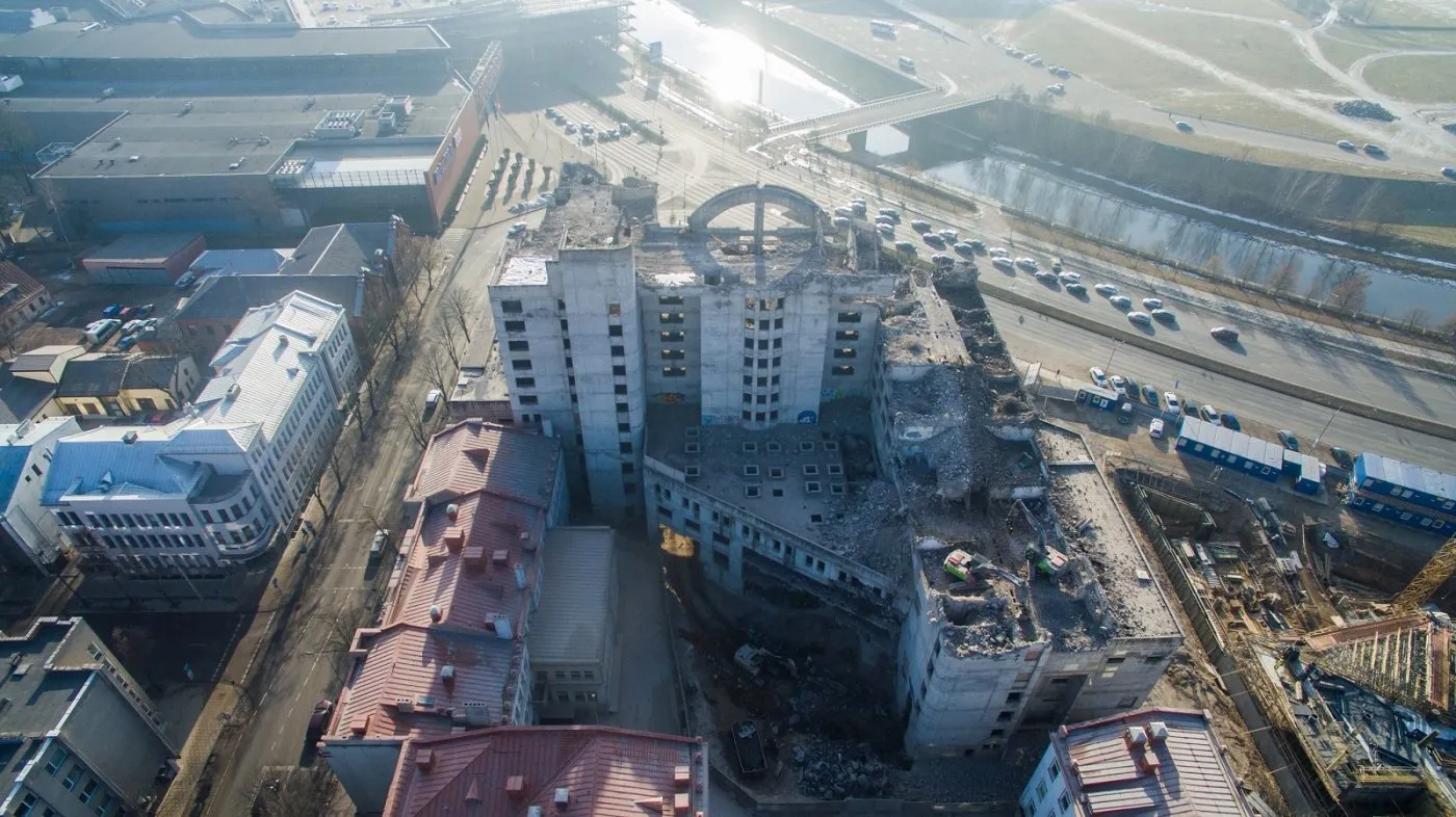 „Respublikos“ griovimo darbai