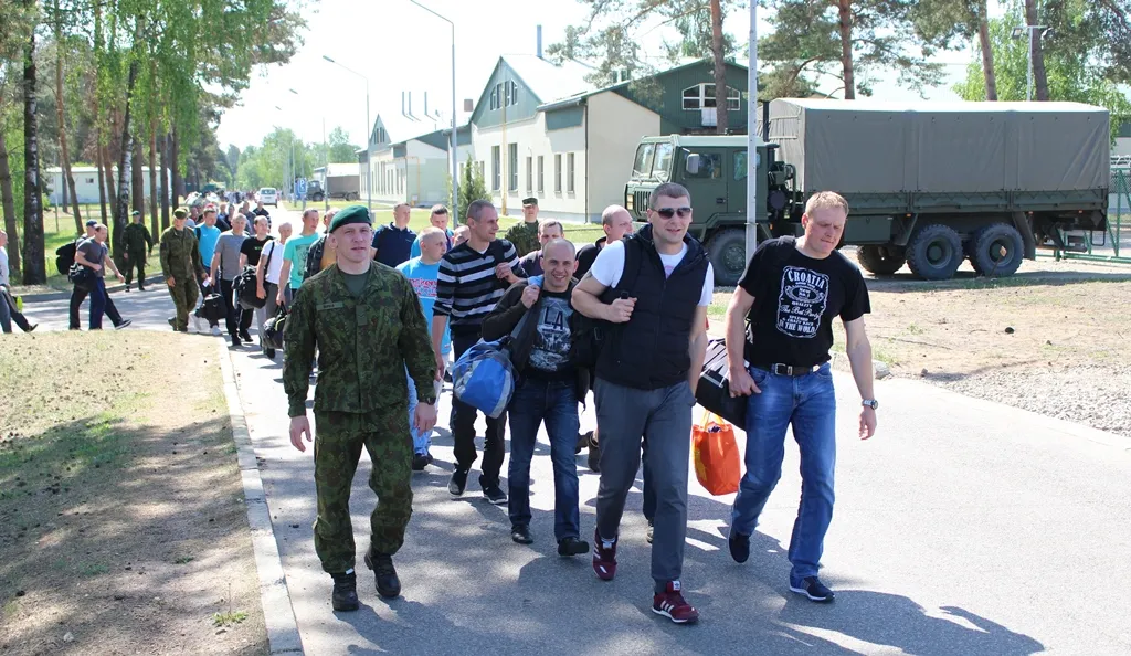 Tarnybą baigę kariai