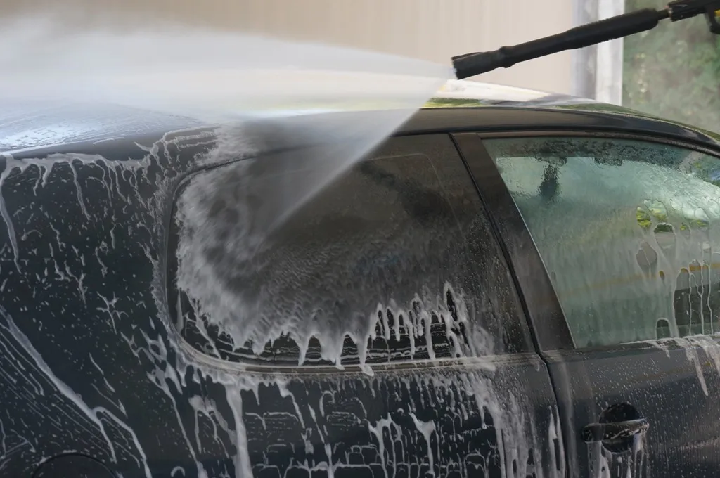 Nauja „Plaunu pats“ savitarnos plovykla Raudondvario plente