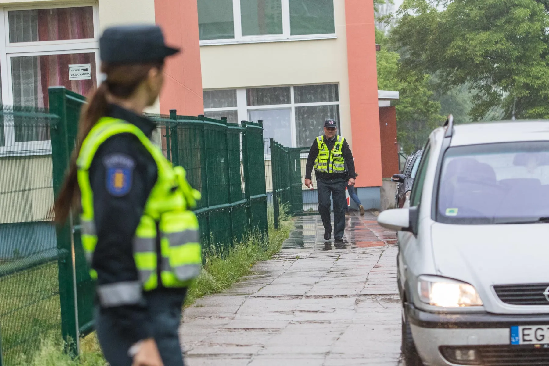 Policijos reidas prie vaikų darželių