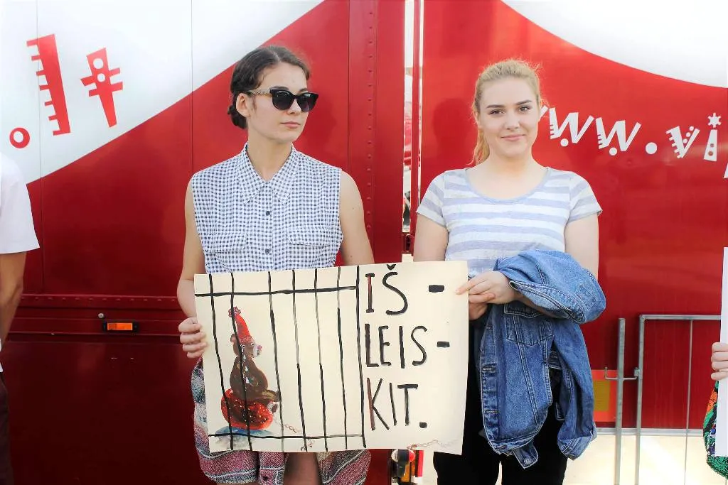 Iniciatyva „Cirkas be gyvūnų" piketavo prie cirko „VIP circus"