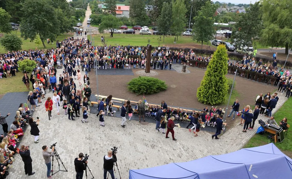 Atsinaujinusi Domeikavos gimnazija