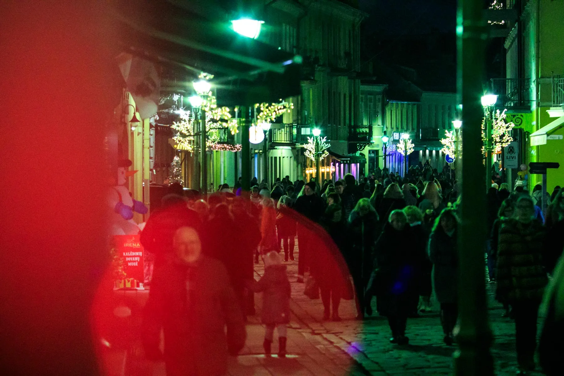 Žmonės renkasi į įžiebimą