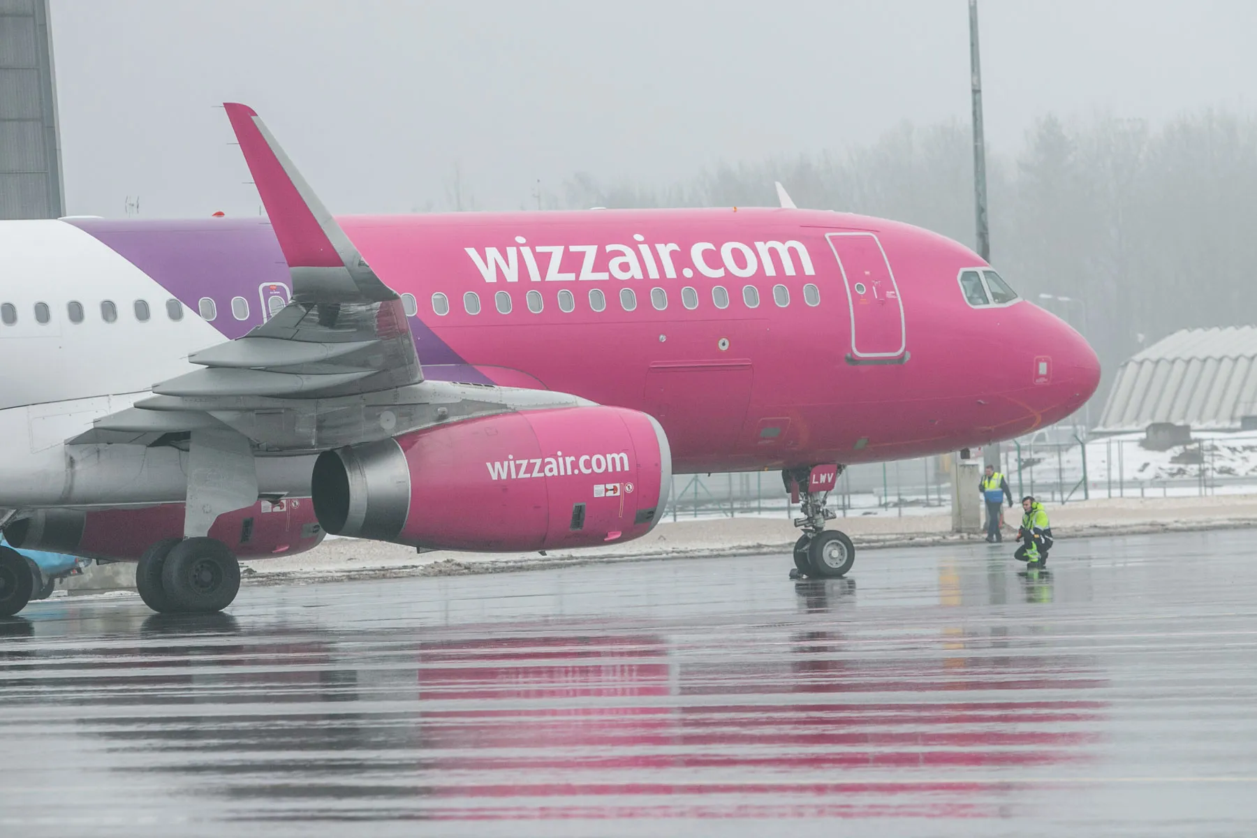 Wizzair lėktuvas, oro uostas, emigracija