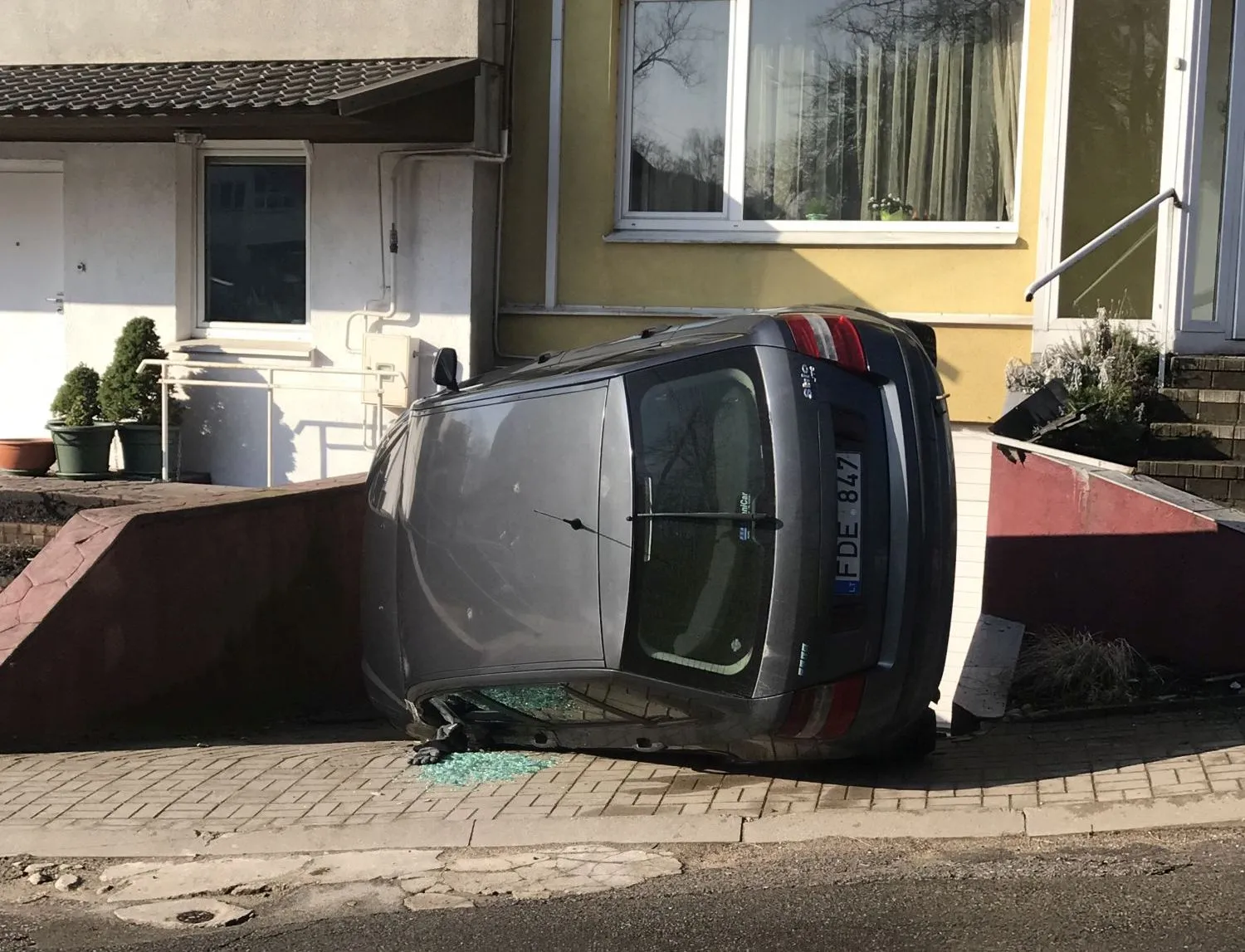 Žaliakalnyje apvirto automobilis „Fiat“