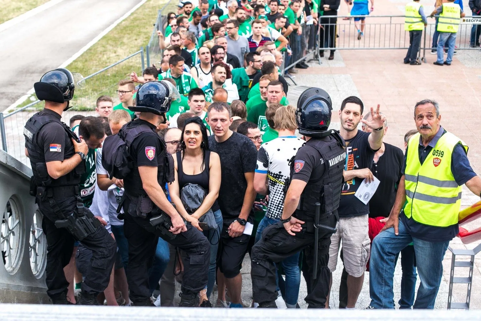 „Žalgirio“ fanai laukia, kol pateks į areną