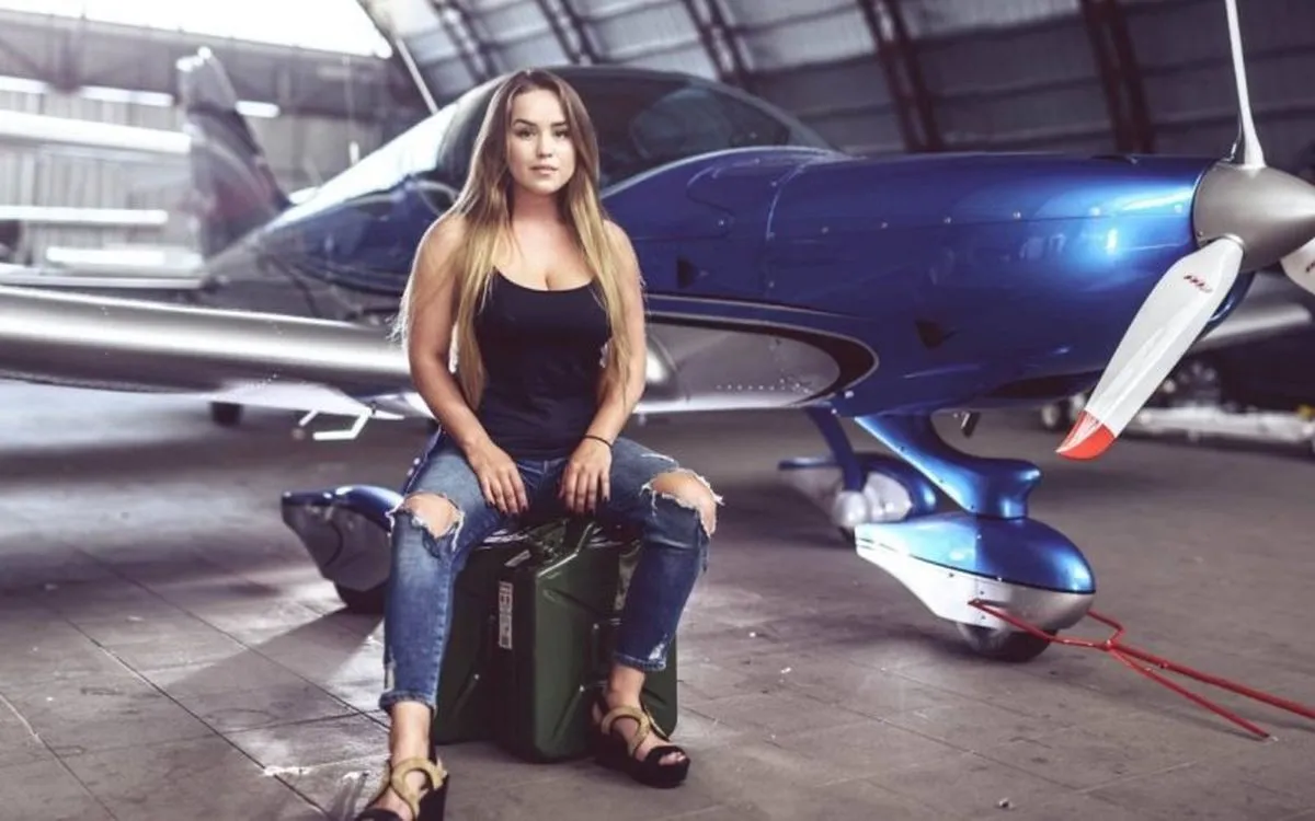 Lėktuvu dangų raižanti žavi kaunietė: išvydę mane, keleiviai klausdavo, kur pilotas