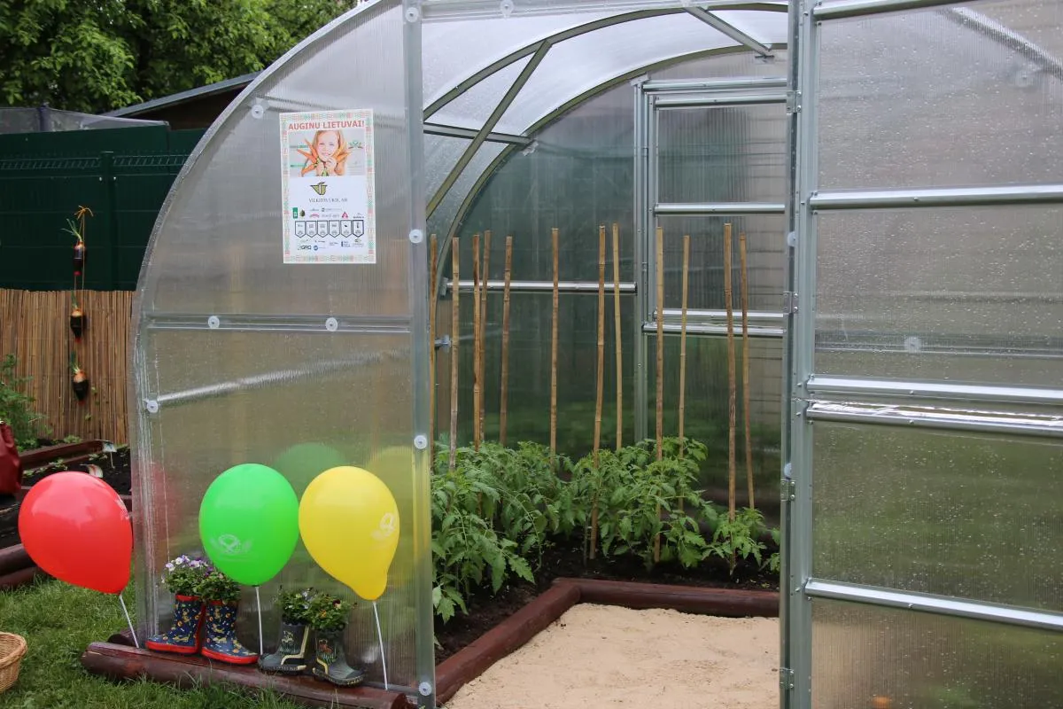 Kauno darželiams padovanoti šiltnamiai