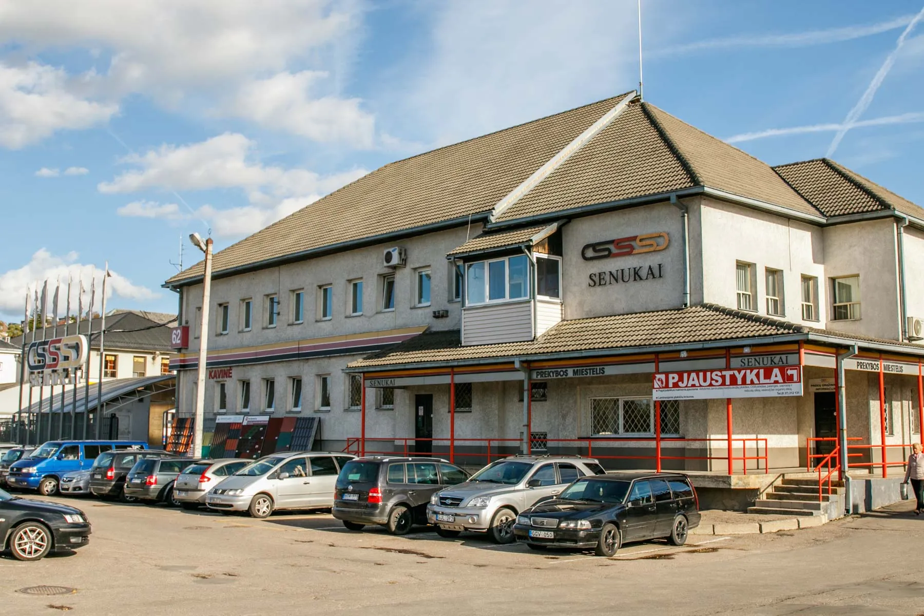 „Senukų“ prekybos centras Jonavos gatvėje