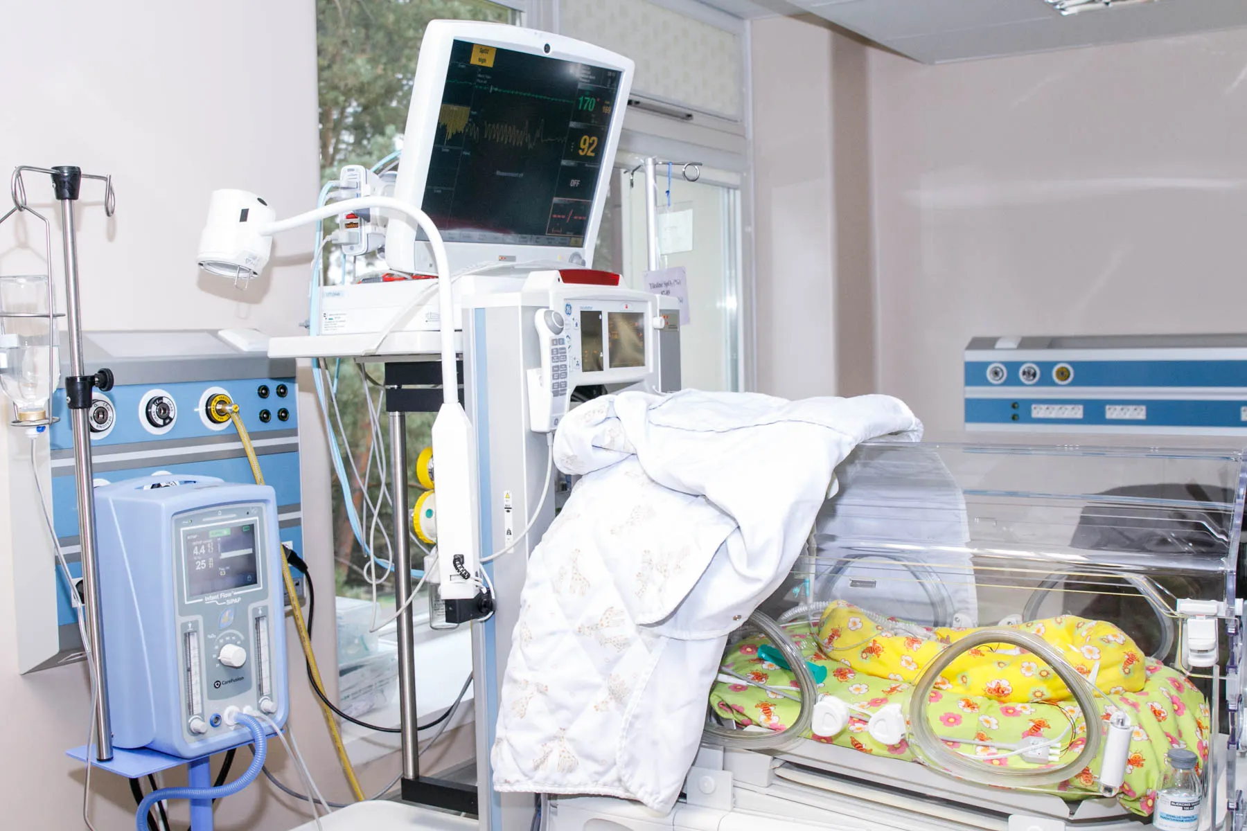 Gimdymas, kūdikis, inkubatorius, akušerijos ligoninė