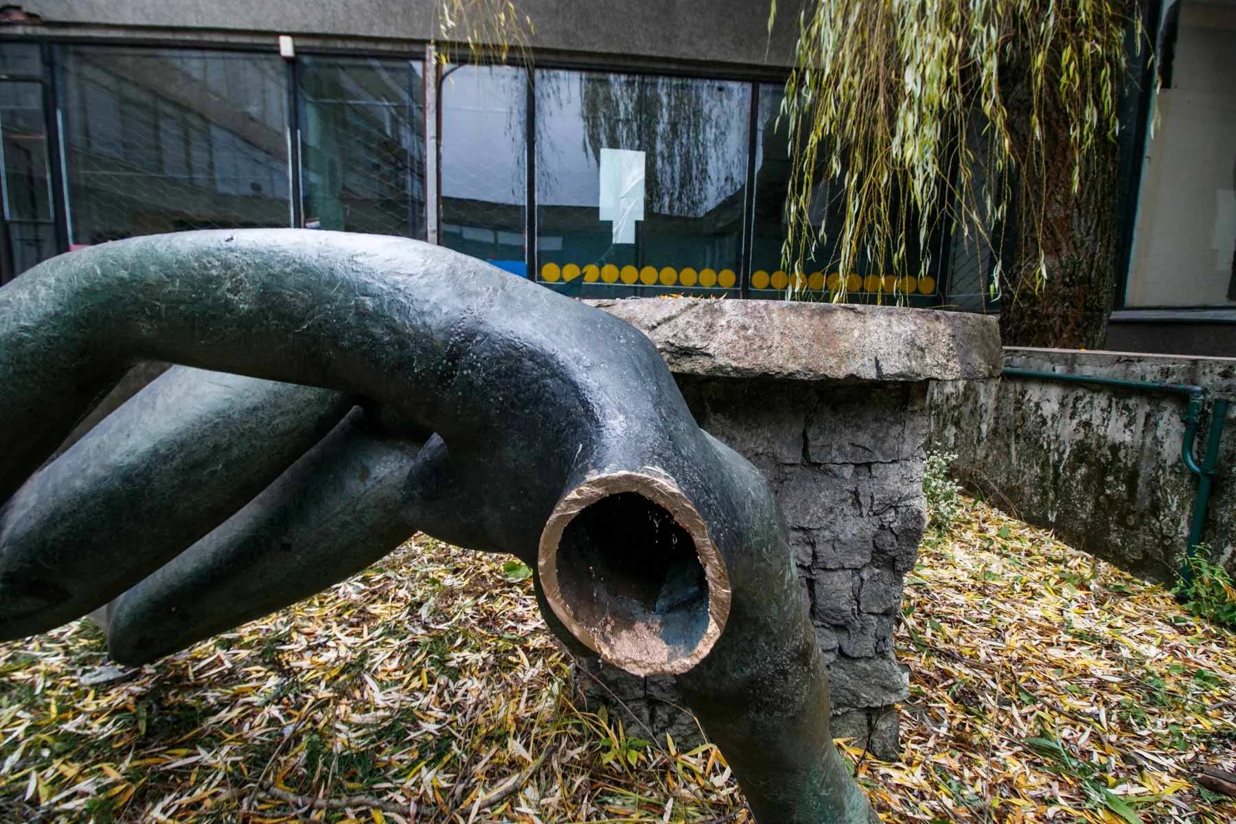 Vandalų nuniokota skulptūra