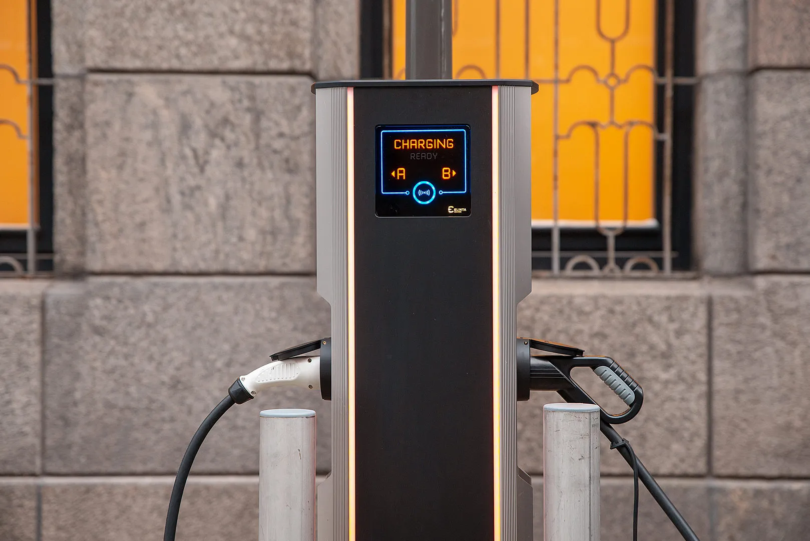 Elektromobilių įkrovimo stotelė