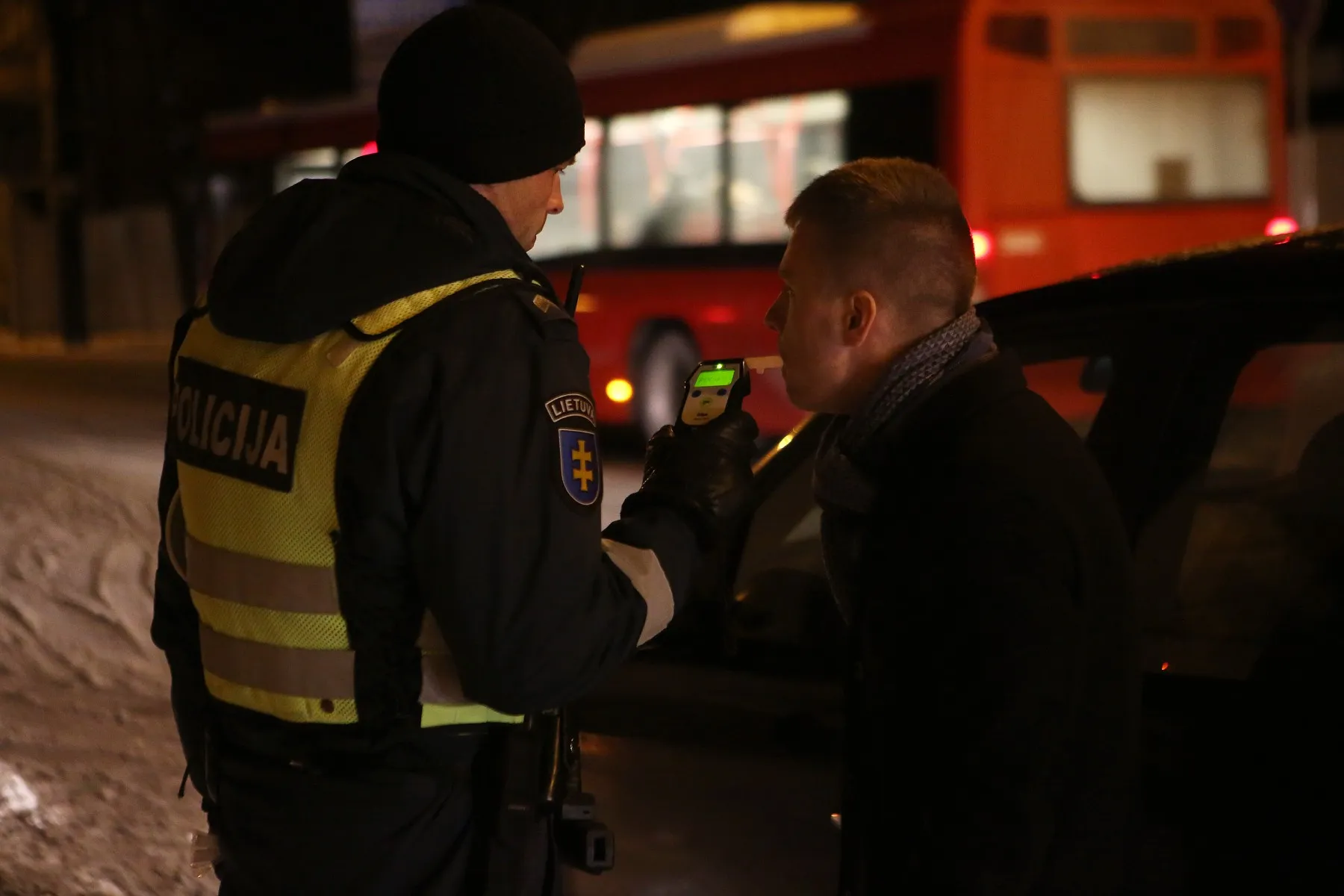 Kauno policija reiduose masiškai tikrino vairuotojų blaivumą