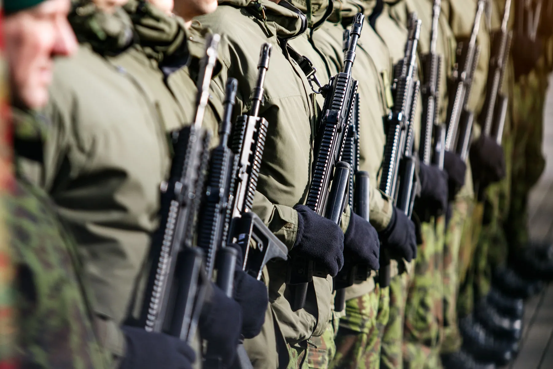 Kariuomenė, kareiviai.