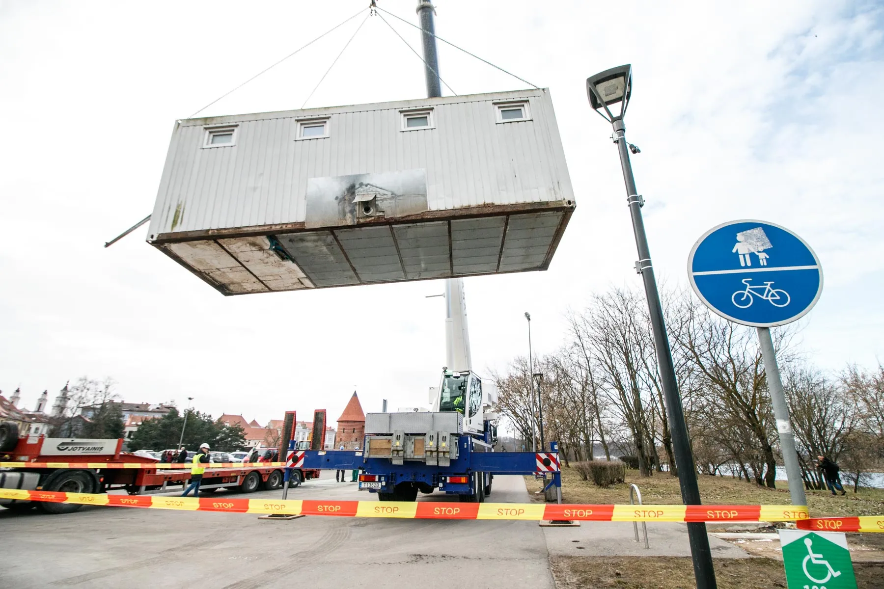 Išgabenamas „auksinis“ Kauno tualetas