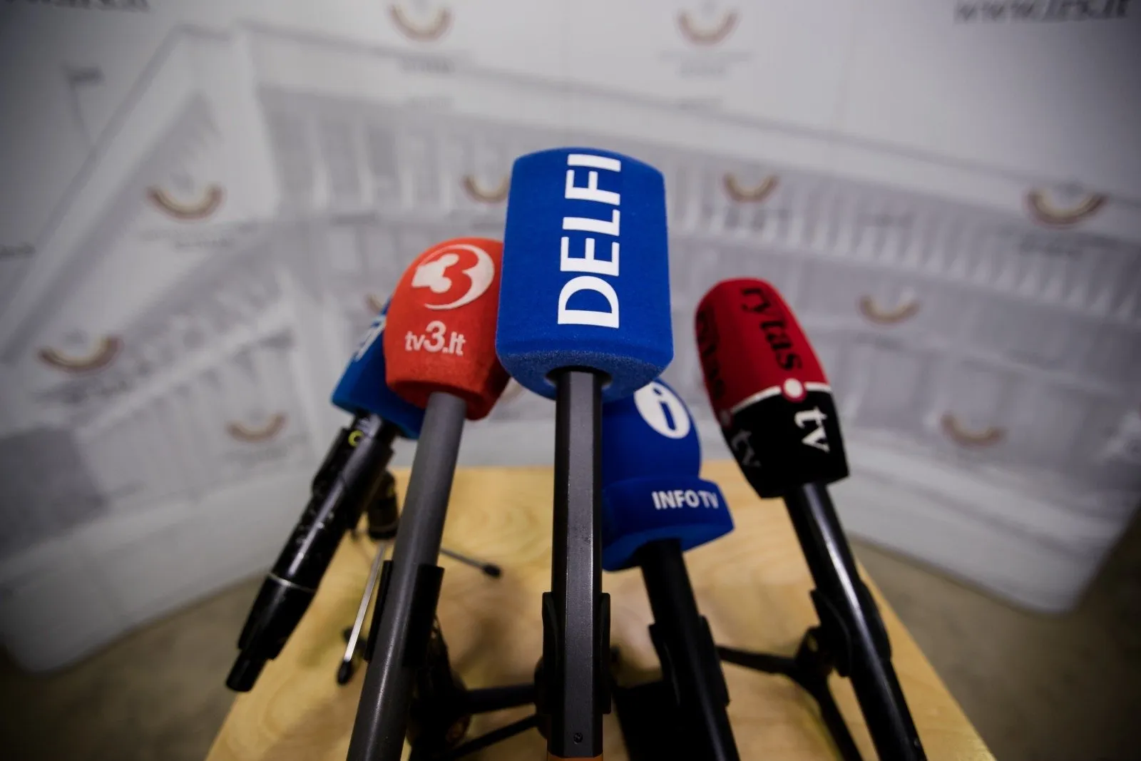 Žiniasklaida, žurnalistai, mikrofonai