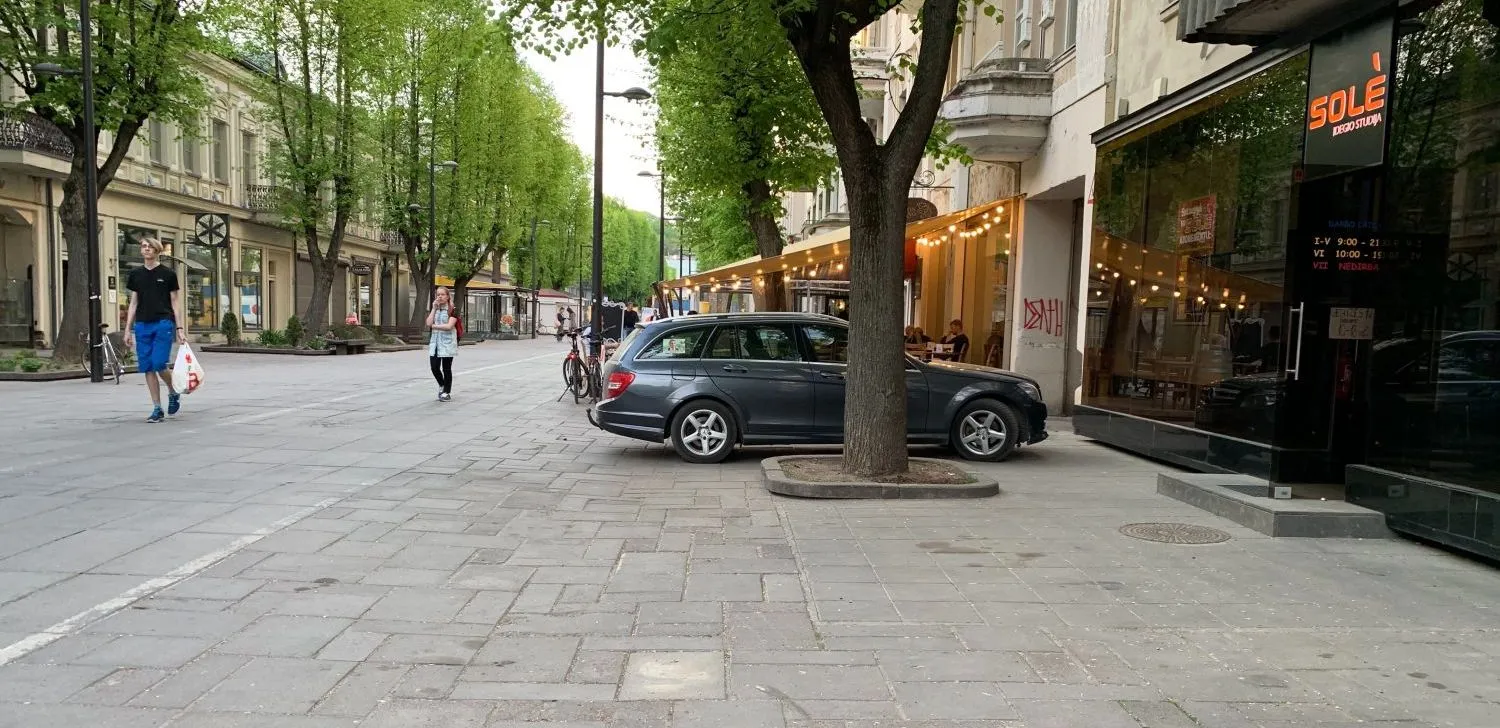 Agitacinio A. Juozaičio automobilio statymo ypatumai