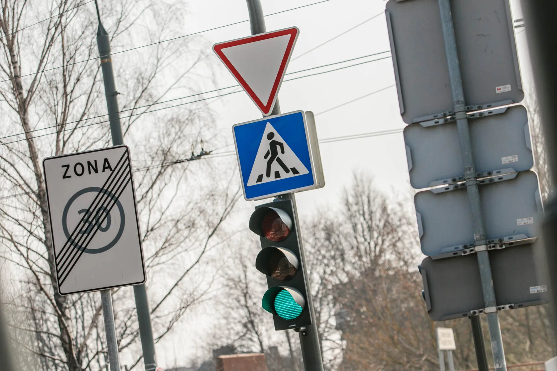 Naujas šviesoforas Sukilelių pr.