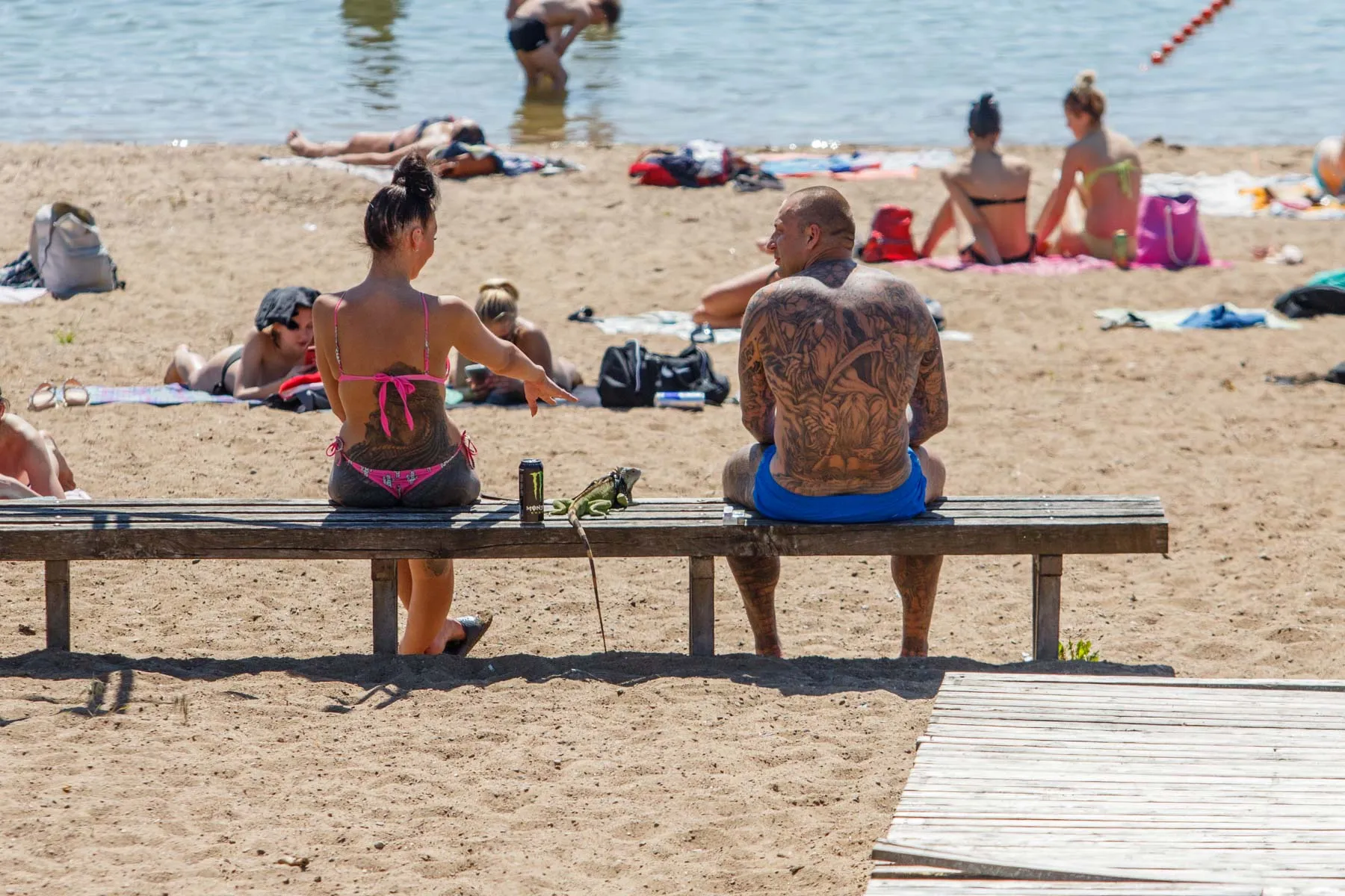 Kauniečiai karštą dieną prie vandens telkinių