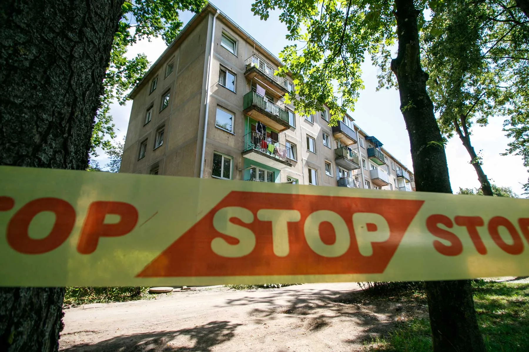 Griūvantis daugiabutis namas Biržiškų gatvėje