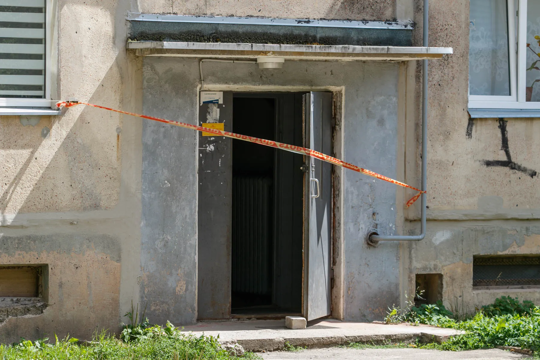 Griūvantis daugiabutis namas Biržiškų gatvėje