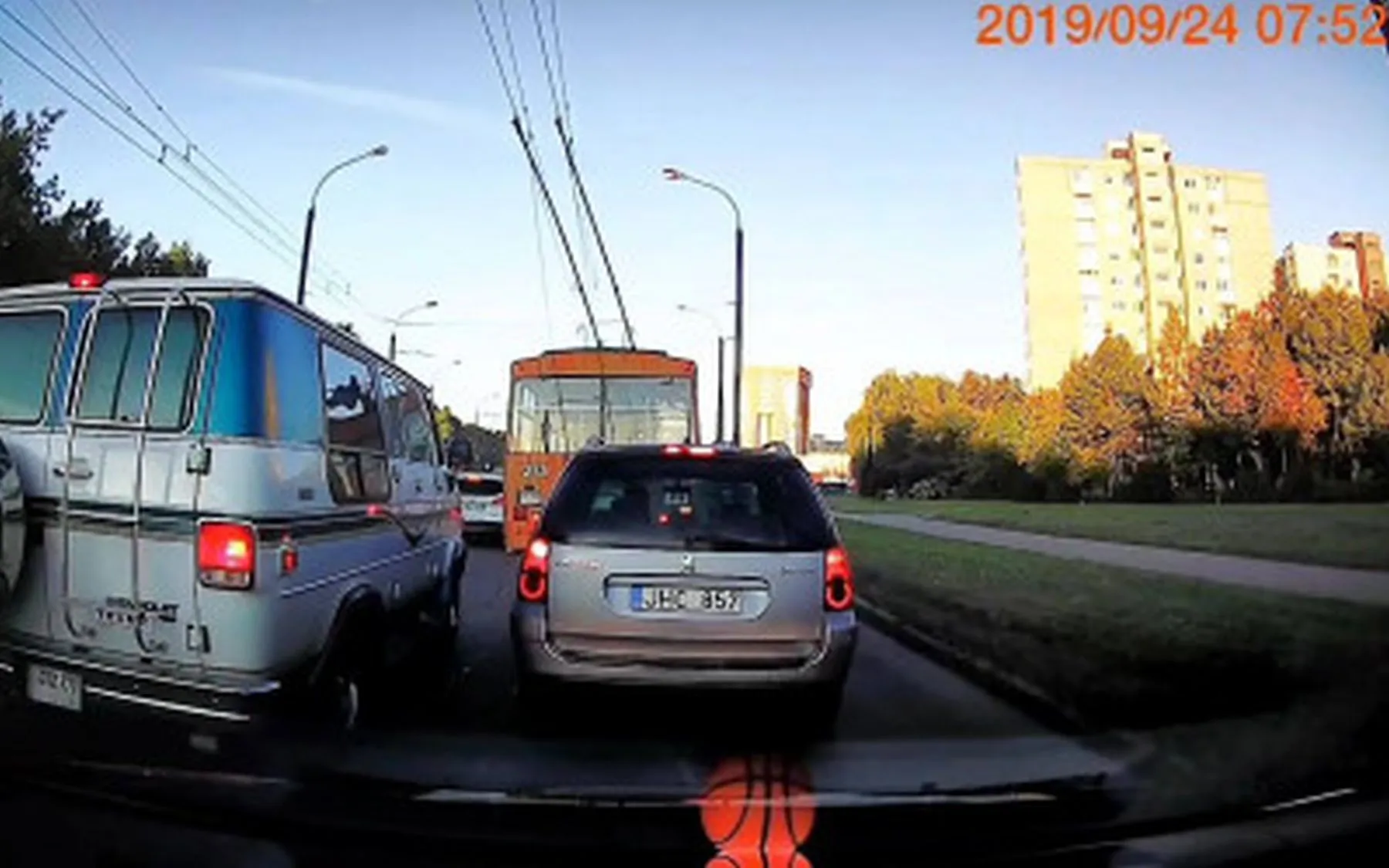 Troleibuso ir mikroautobuso susidūrimas