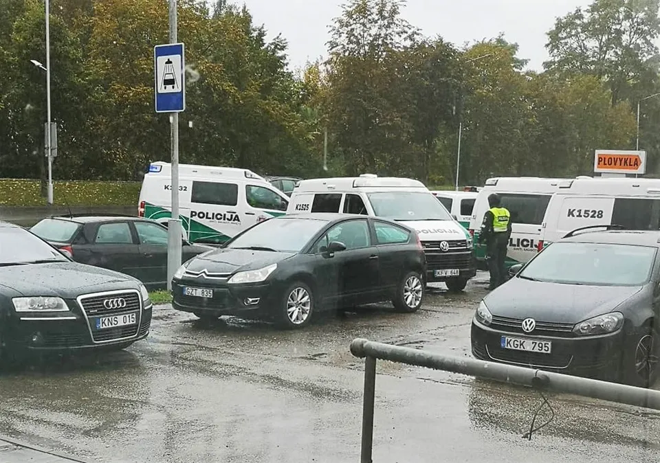 Policijos pajėgos Jonavos gatvėje