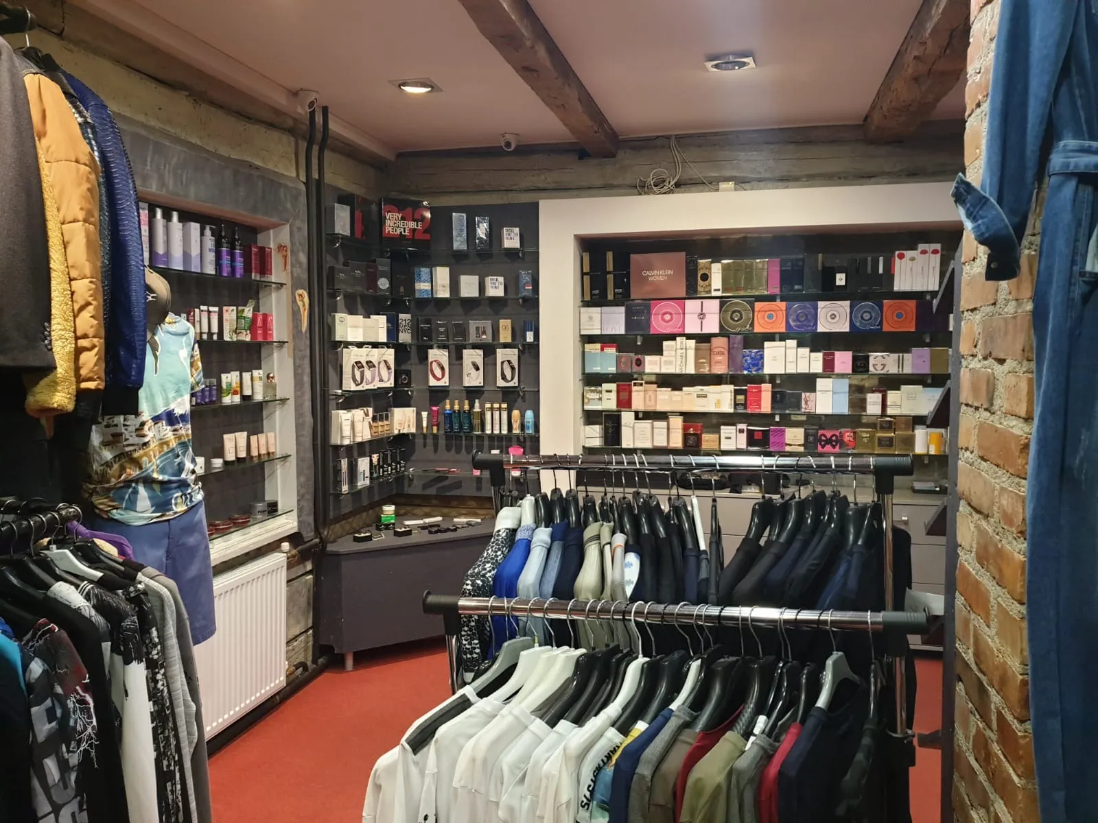 Sulaikytas prabangių ženklų produkcija prekiavęs Kauno verslininkas