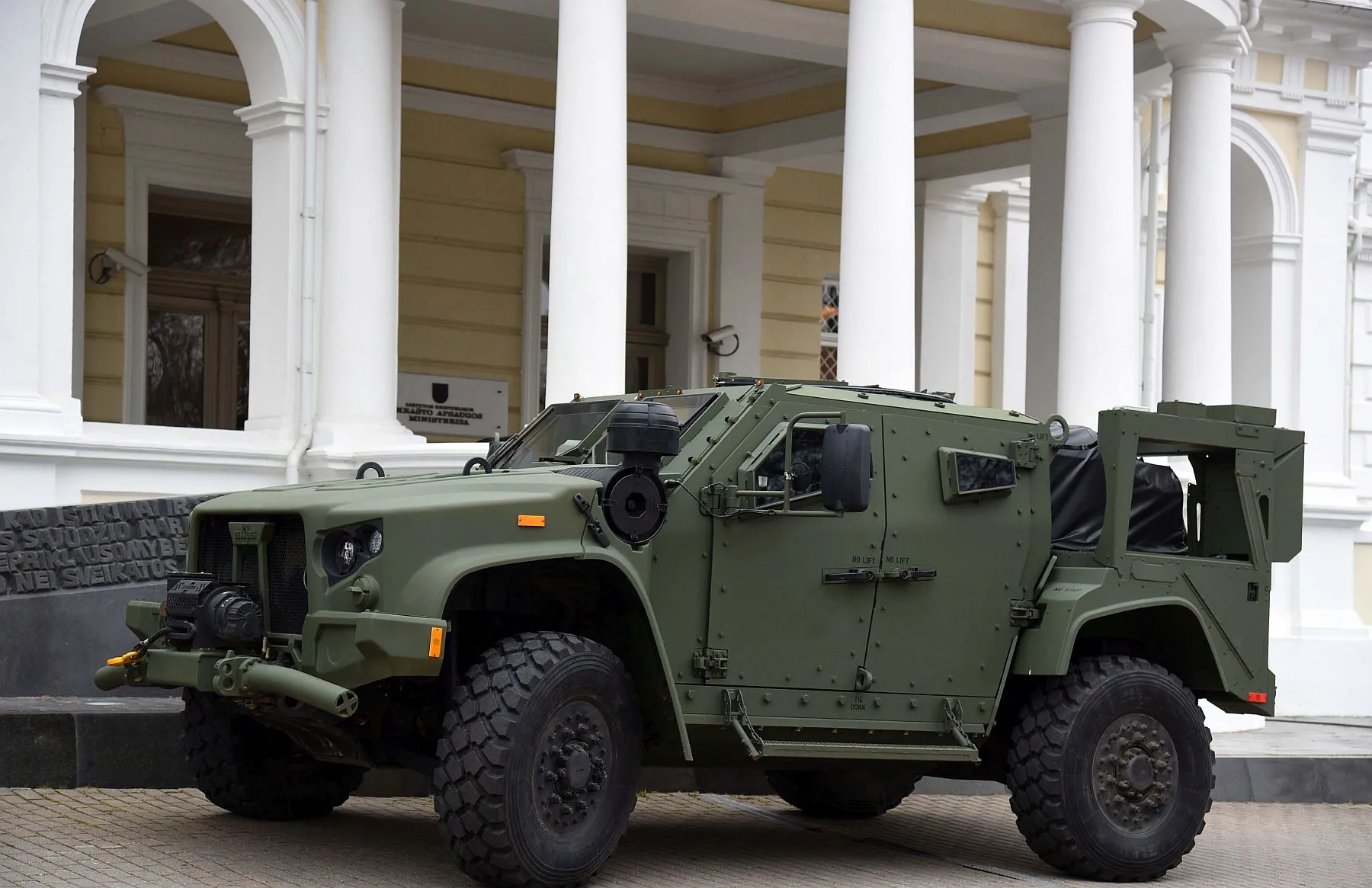 Amerikietiški šarvuoti visureigiai