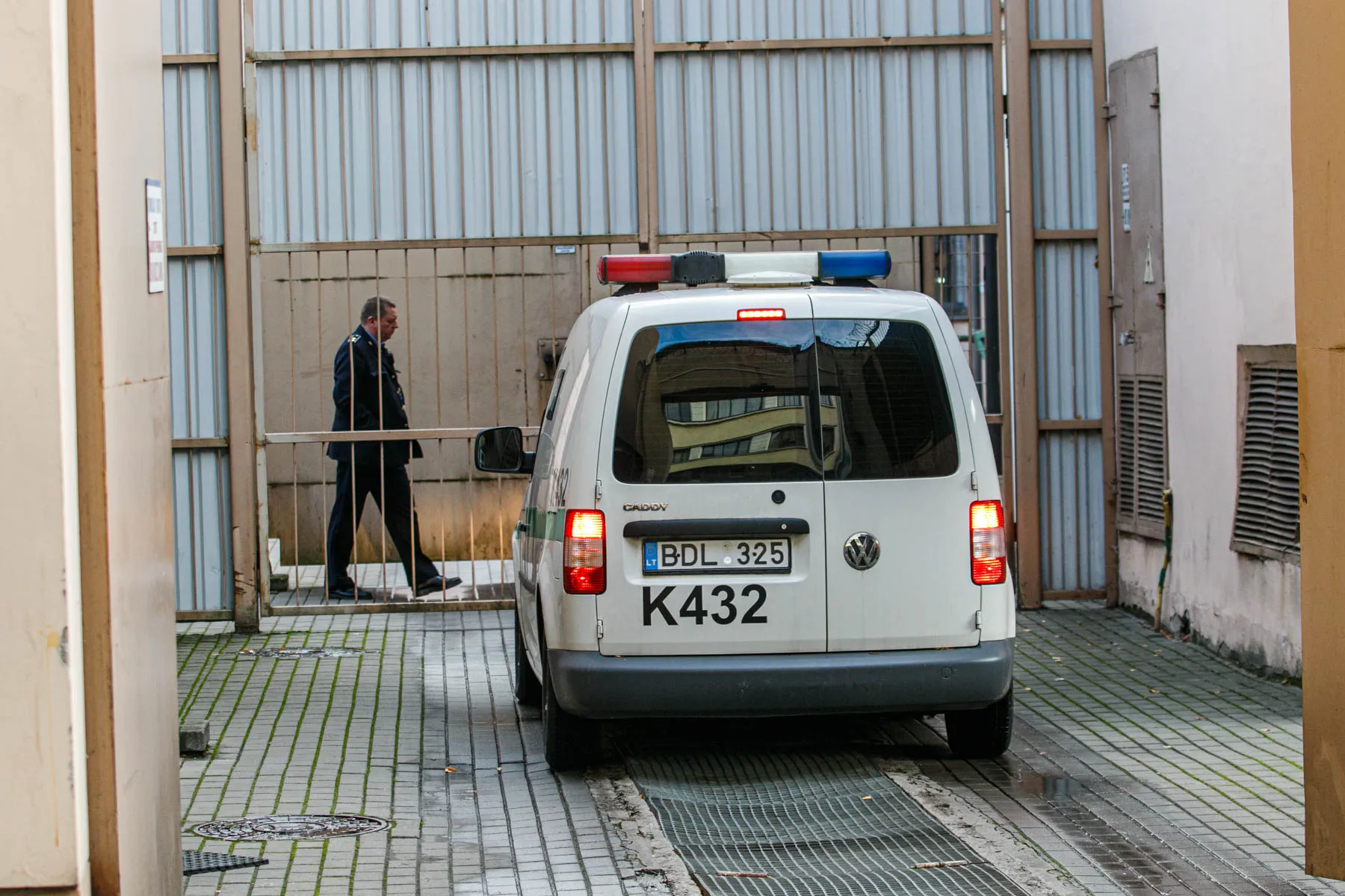 N. Venckienė atvežta į Kauno apylinkės teismą