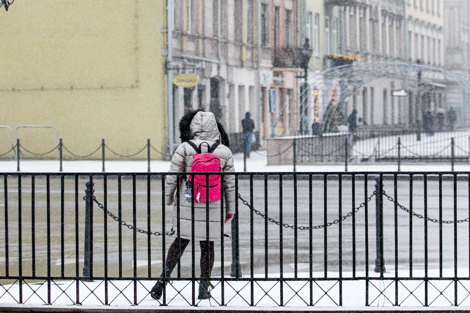 Kauną apklojo sniegas