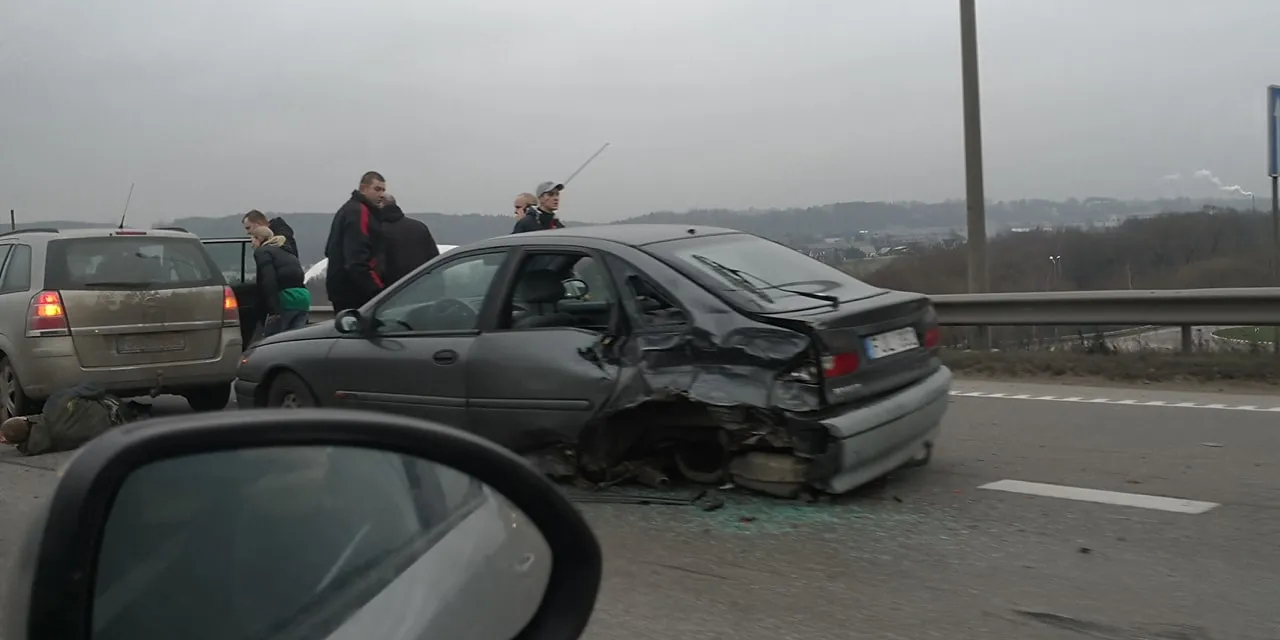 Avarija ant Č. Radzinausko tilto